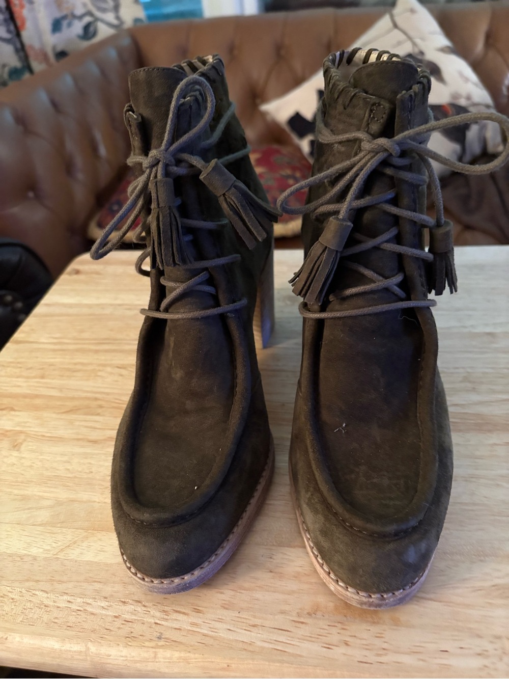 Stuart Weitzman Olive Green Suede Tassel Lace-Up Ankle Boots. SIZE 8 NARROW